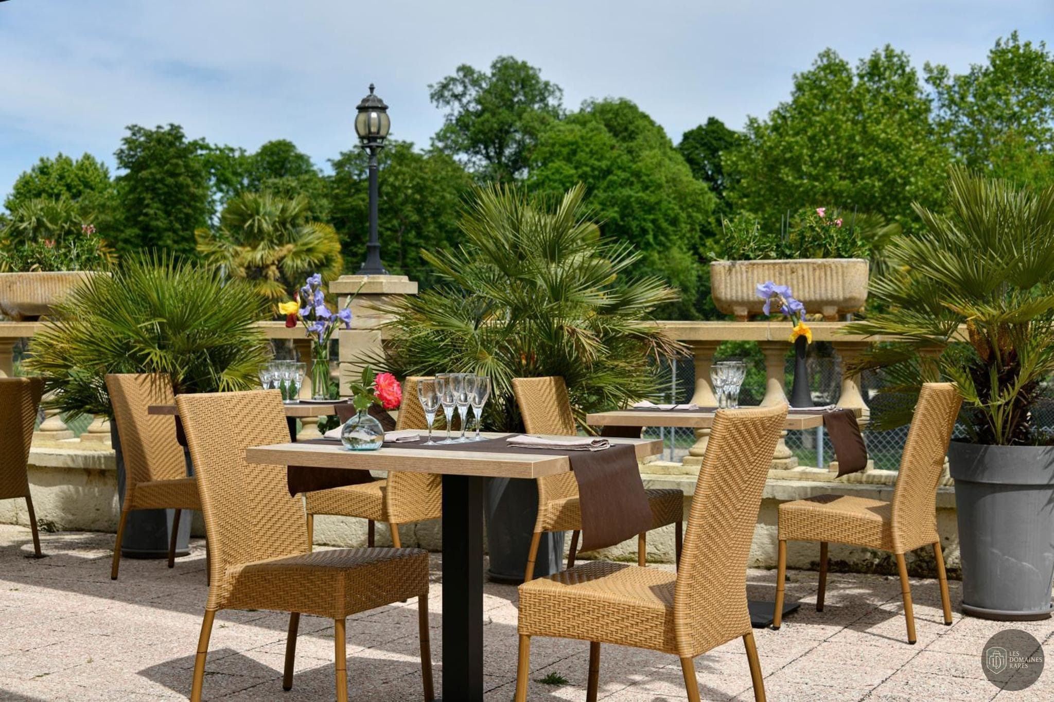Vue extérieure de l'hôtel Le Pardaillan à Gondrin en Occitanie