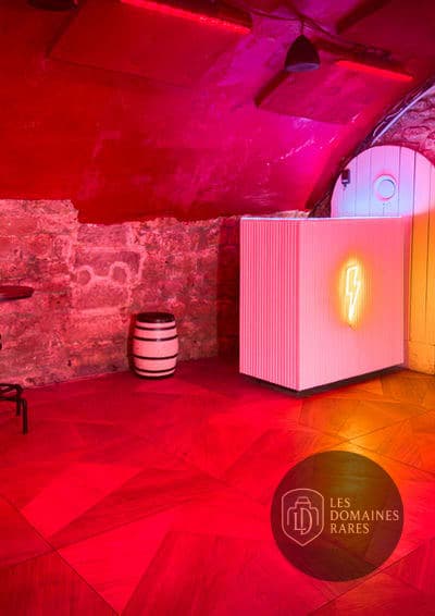 Bar et fût décoratif
