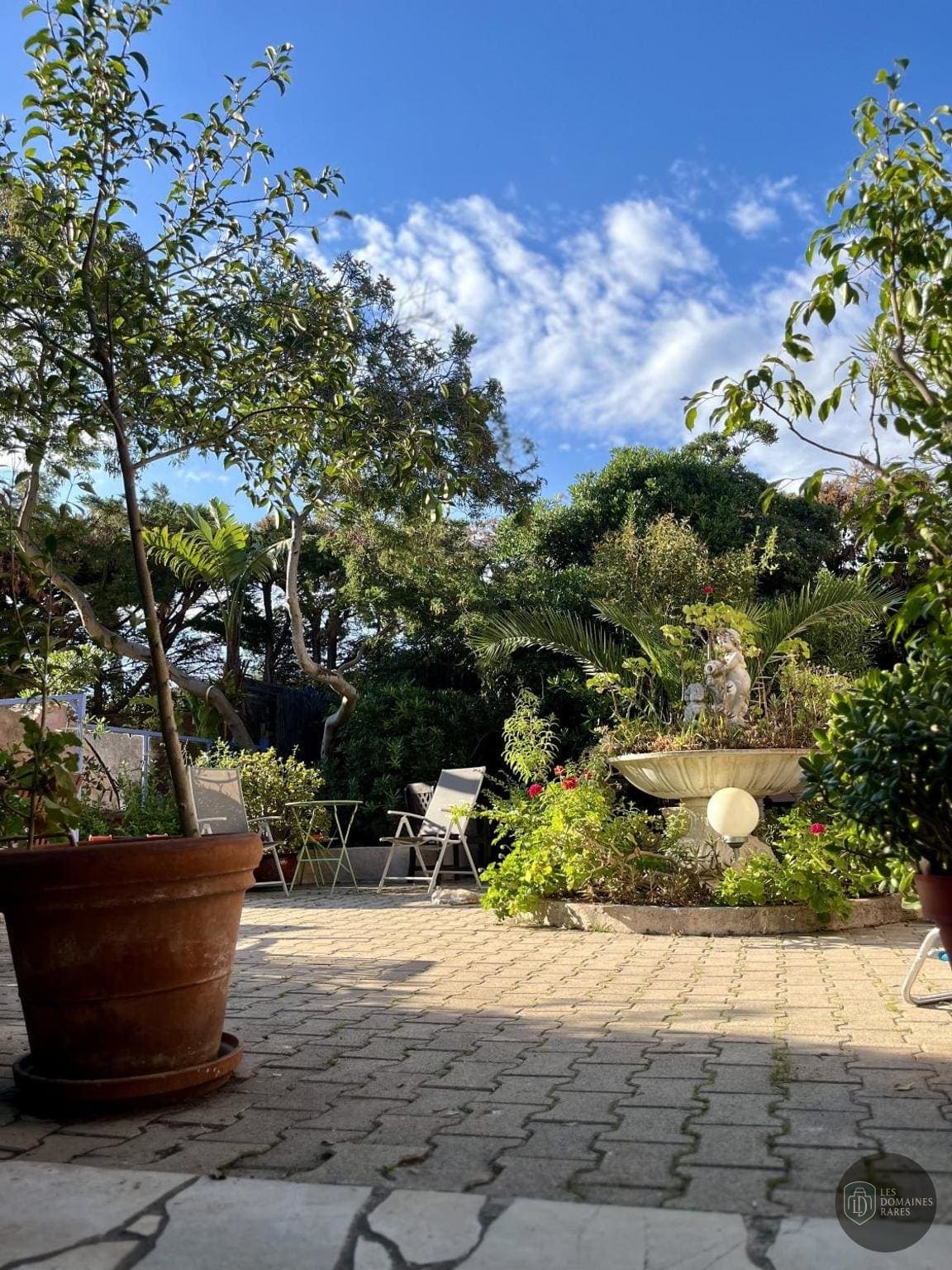 Vue extérieure du lieu Le Patio à Poitiers en Nouvelle-Aquitaine