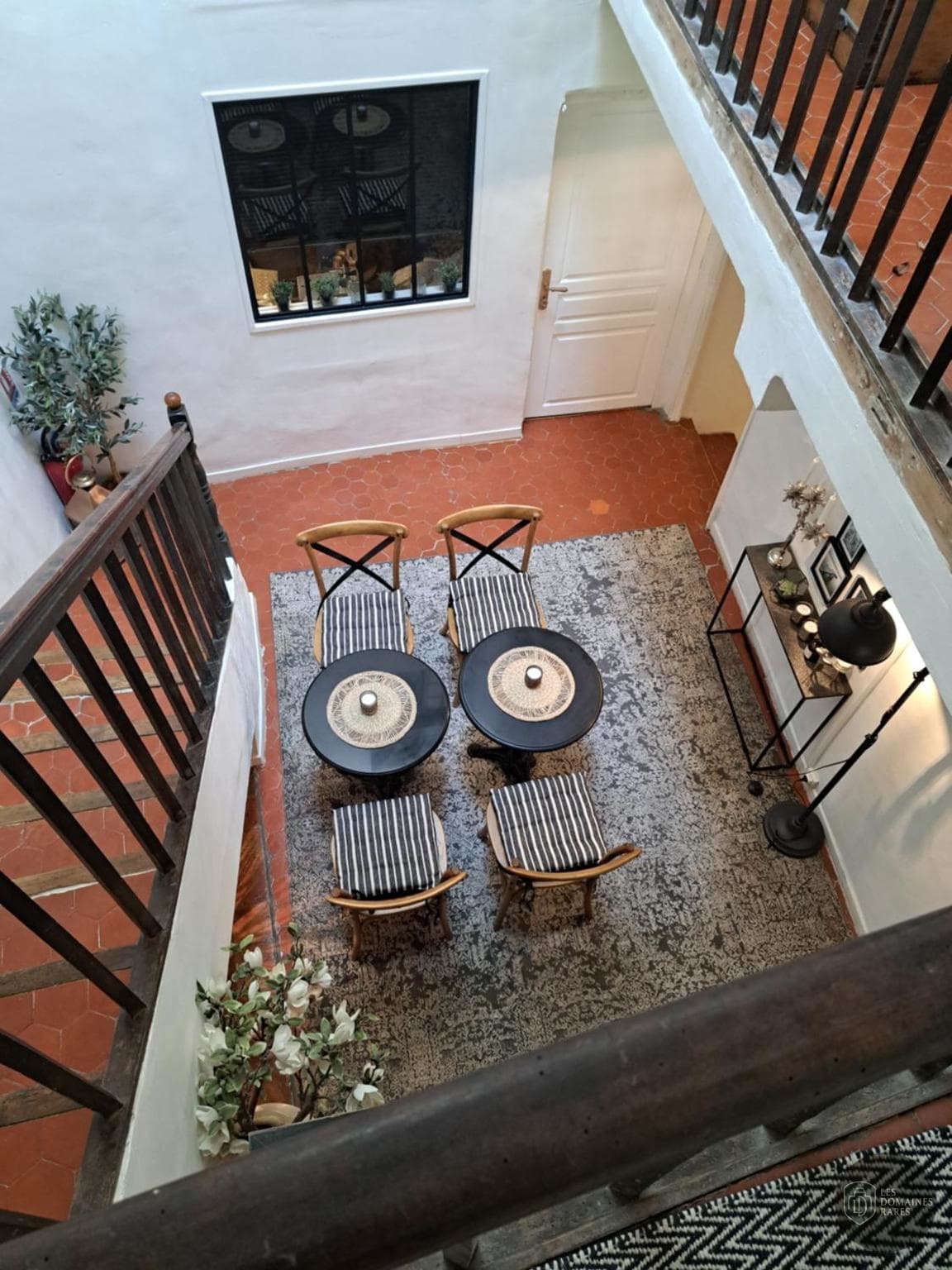 Vue extérieure de l'hôtel Le Patio de Sophie à Sisteron en Provence-Alpes-Côte d'Azur