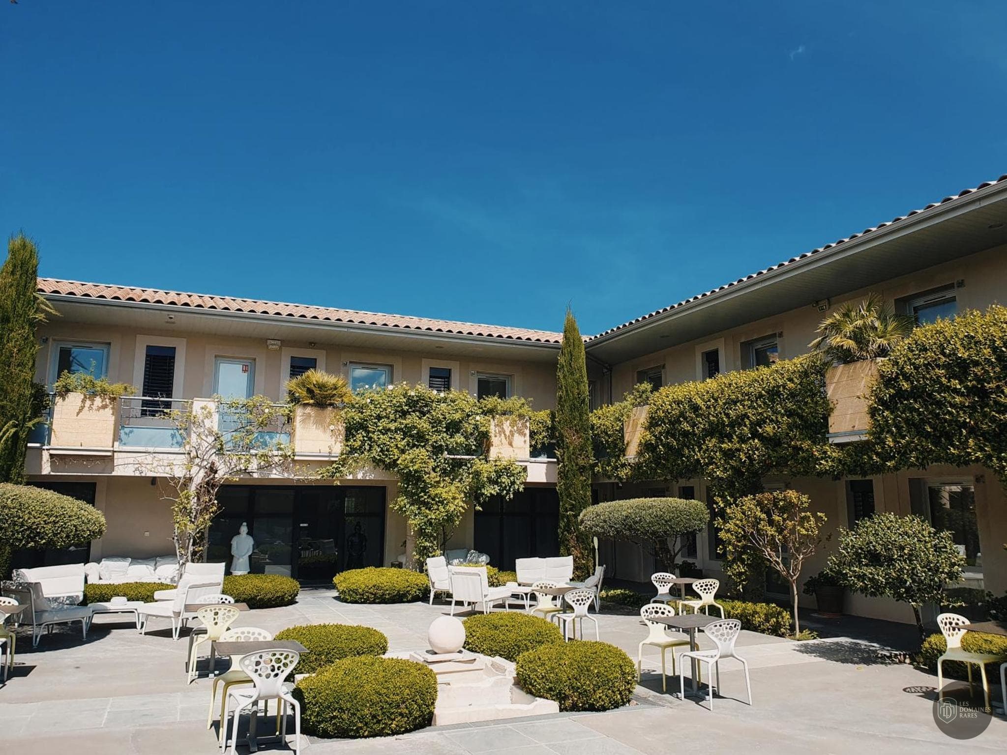Vue extérieure de l'hôtel Le Patio de Violette à Uzès en Occitanie
