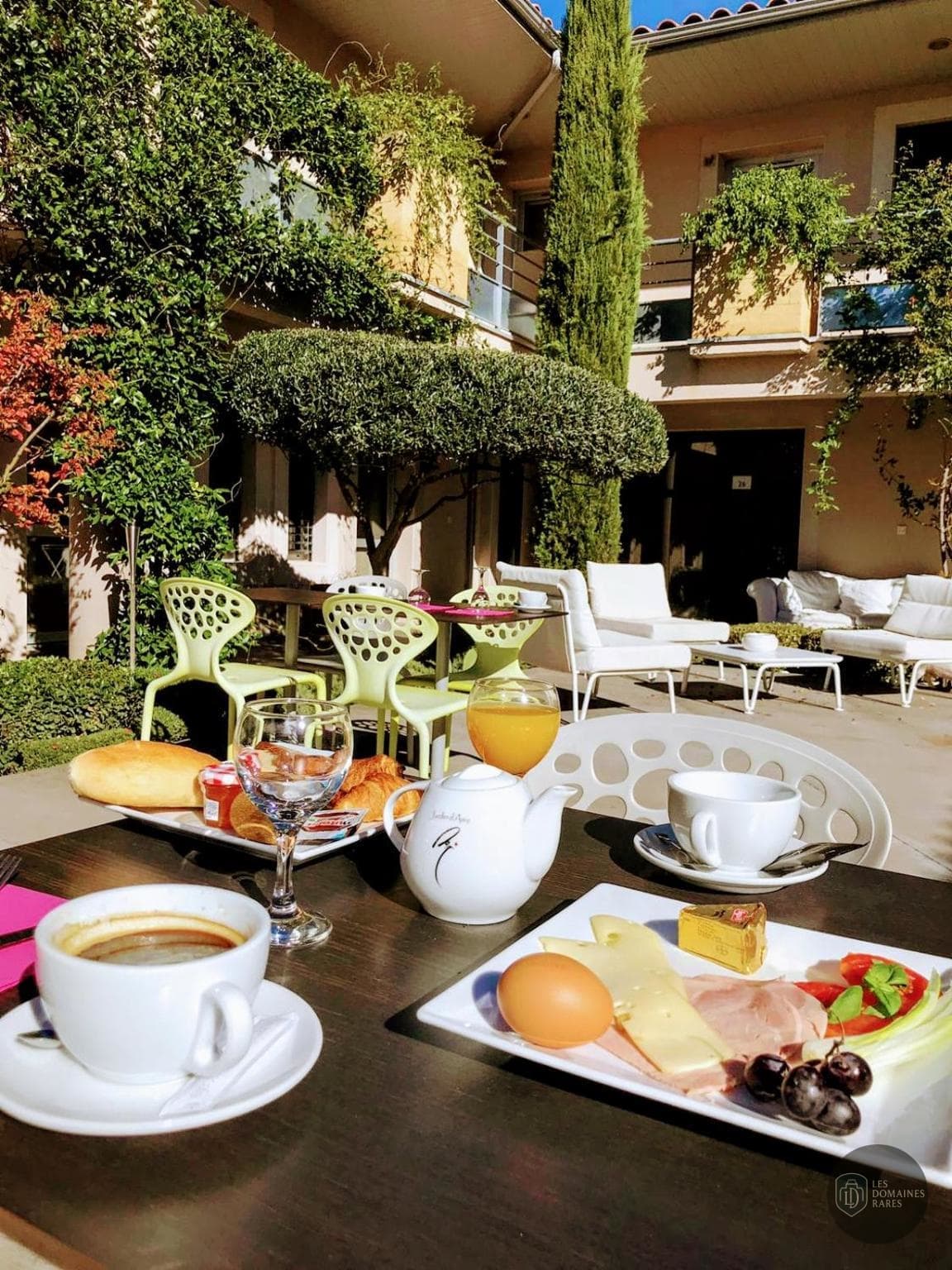Vue extérieure de l'hôtel Le Patio de Violette à Uzès en Occitanie