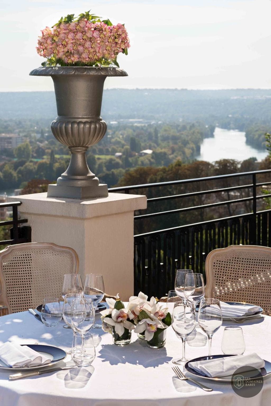 Vue extérieure du lieu Le Pavillon Henri IV en Île-de-France