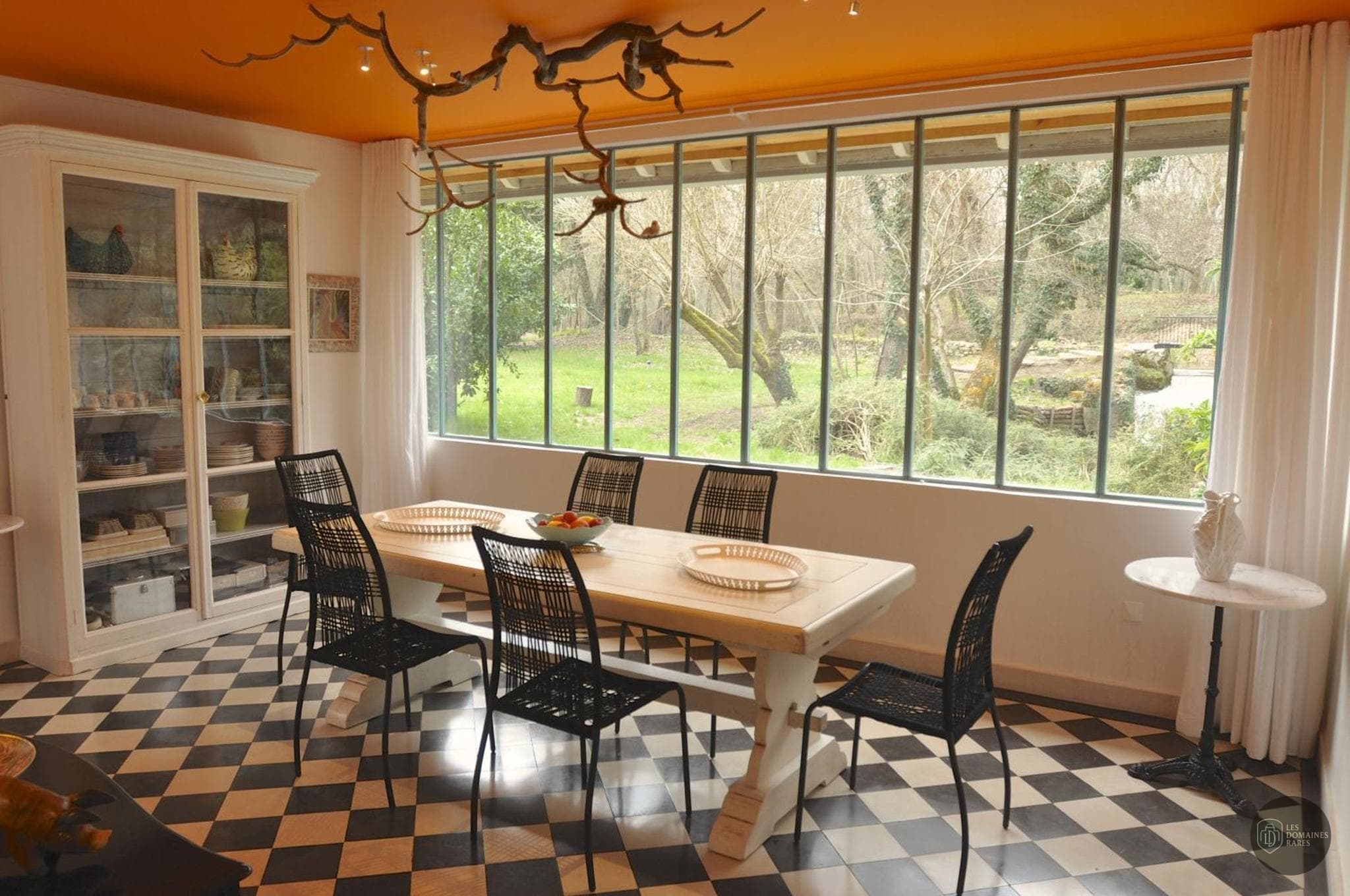 Restaurant du moulin Le Pavillon du Lac à Paris en Île-de-France