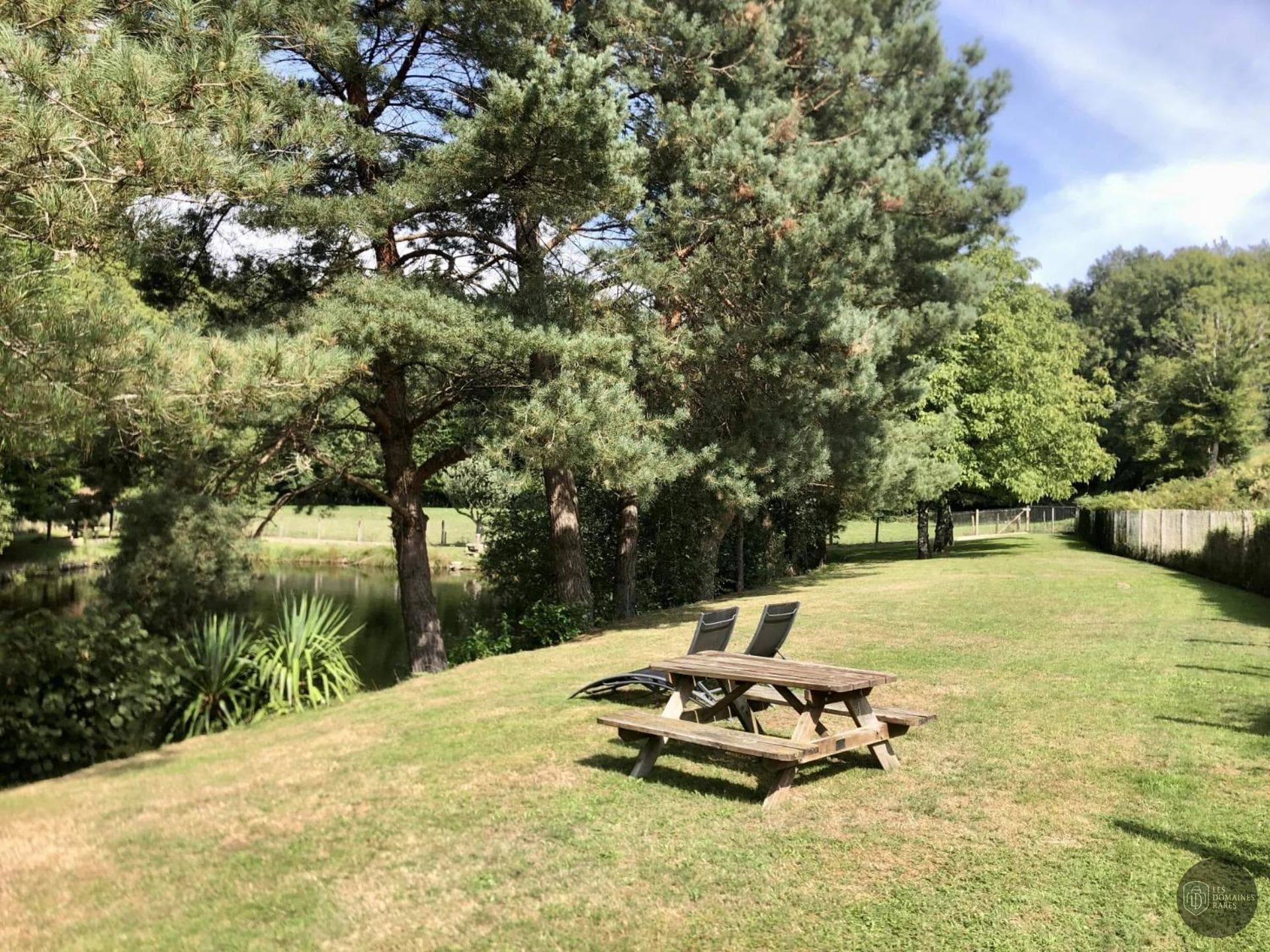 Vue extérieure du lieu Le Petit Lac en Occitanie