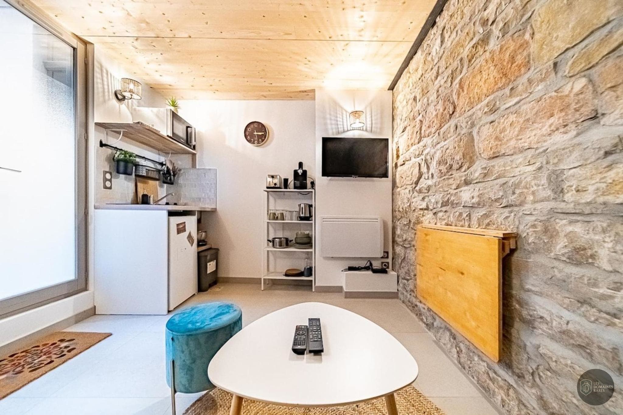 Vue extérieure de l'hôtel Le Petit Victor Hugo à Paris en Île-de-France