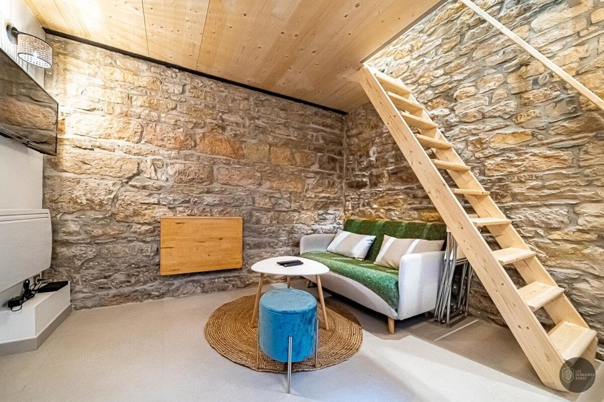 Vue extérieure de l'hôtel Le Petit Victor Hugo à Paris en Île-de-France