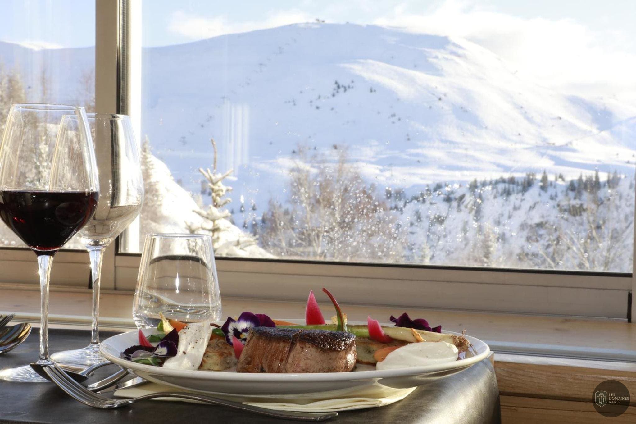 Vue extérieure de l'hôtel Le Pic Blanc à Alpe en Auvergne-Rhône-Alpes