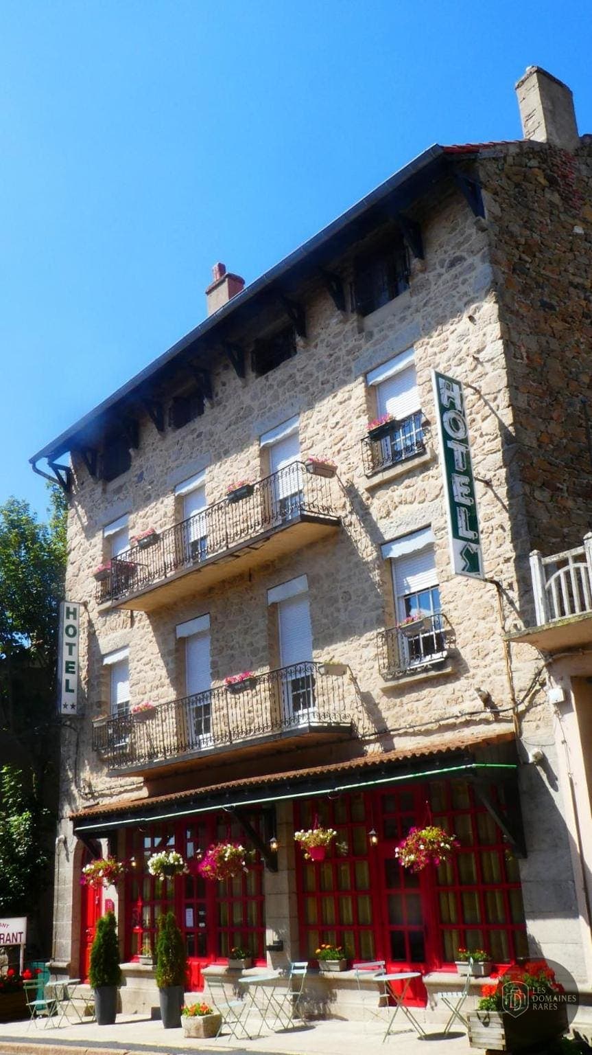Vue extérieure du lieu Le Ponant à Pacé en Bretagne