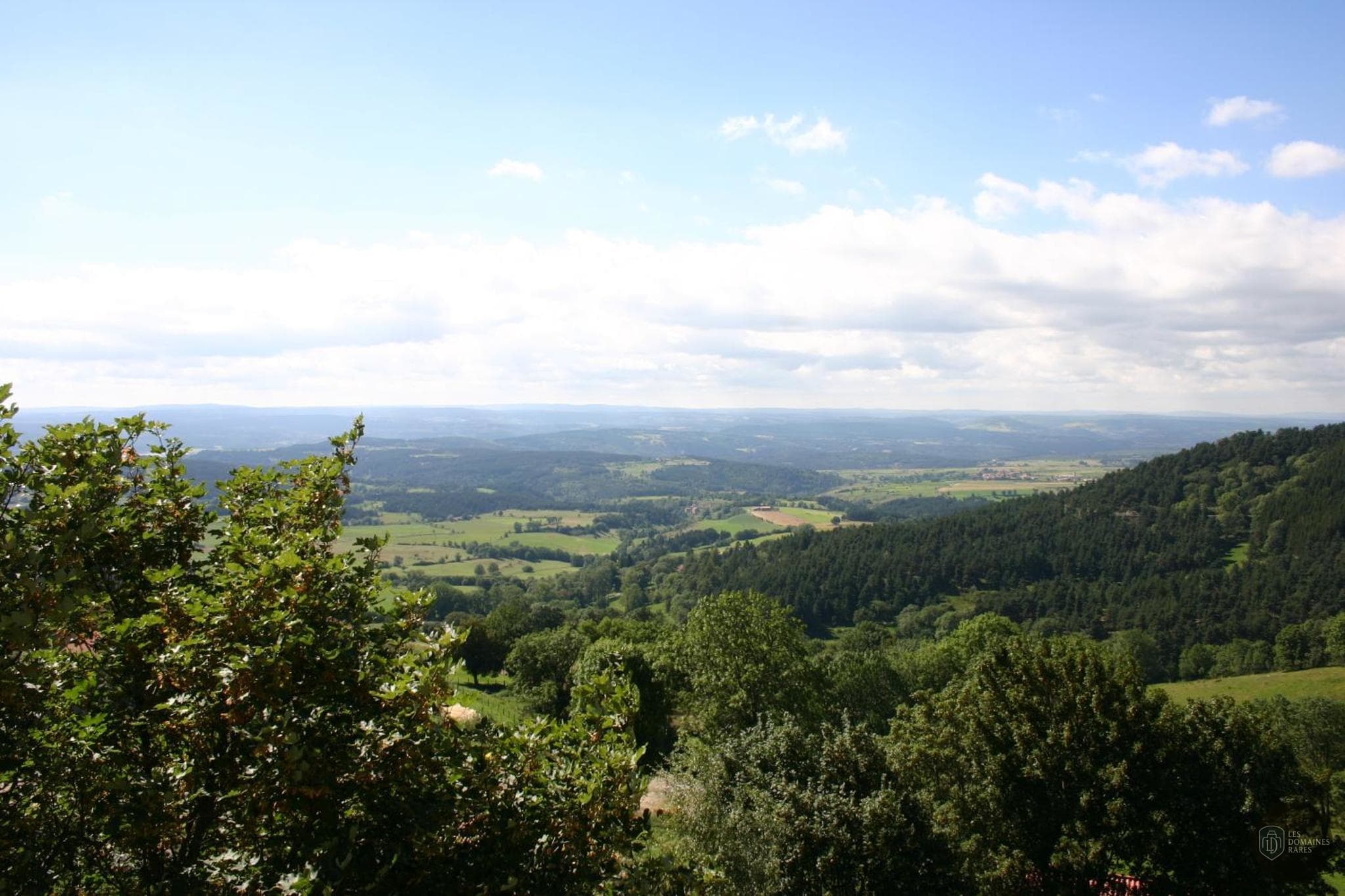 Vue extérieure du lieu Le Ponant à Pacé en Bretagne