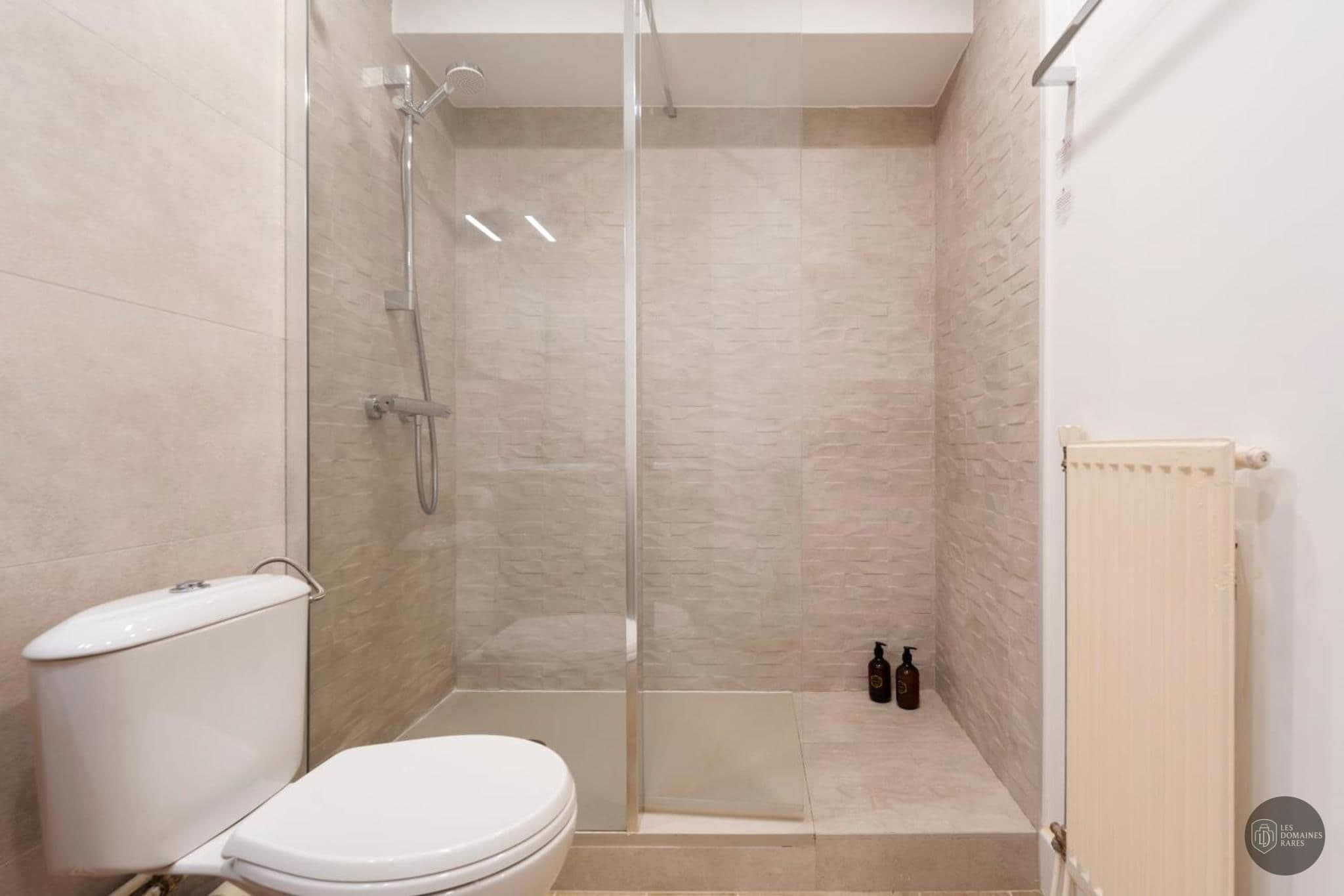 Salle de bain du lieu Le Privé en Île-de-France