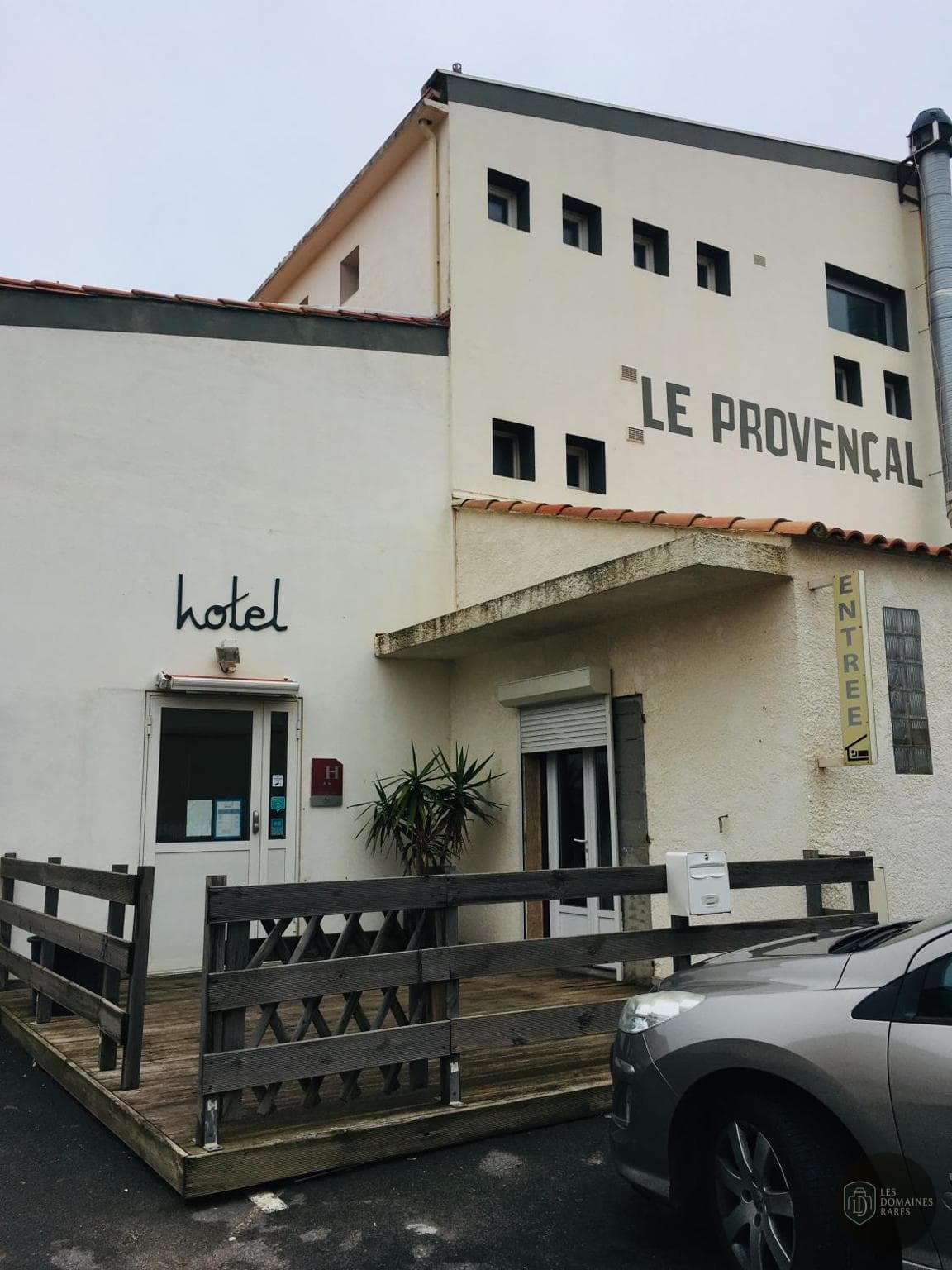 Vue extérieure de l'hôtel Le Provencal Hotel à Giens en Provence-Alpes-Côte d'Azur