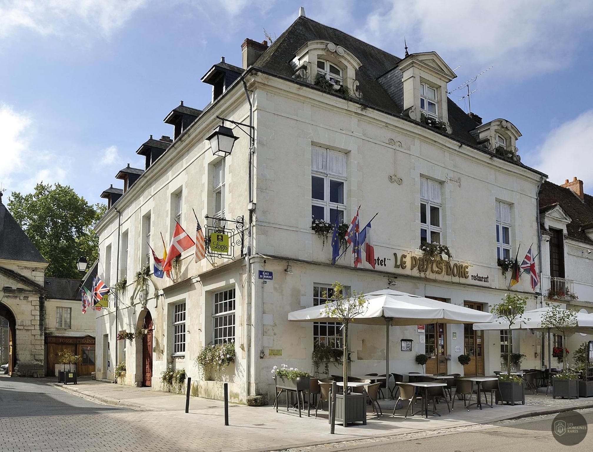 Vue extérieure du lieu Le Puits Doré à Richelieu en Centre-Val de Loire