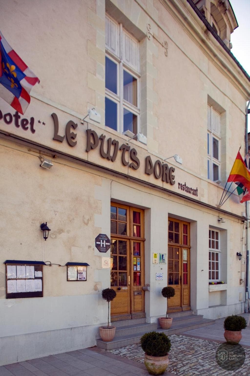 Vue extérieure du lieu Le Puits Doré à Richelieu en Centre-Val de Loire