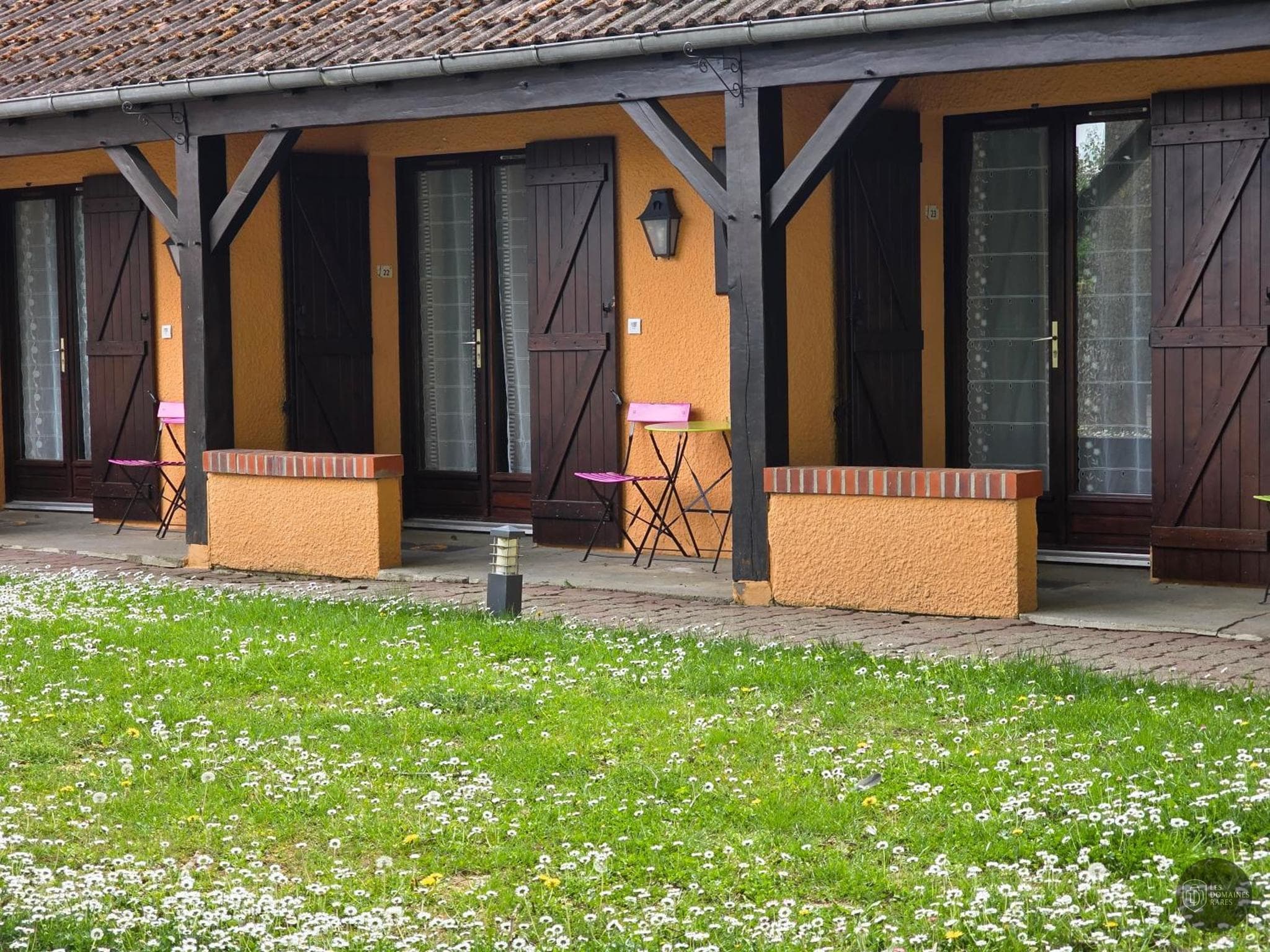Vue extérieure du lieu Le Quai Fleuri à Voves en Centre-Val de Loire
