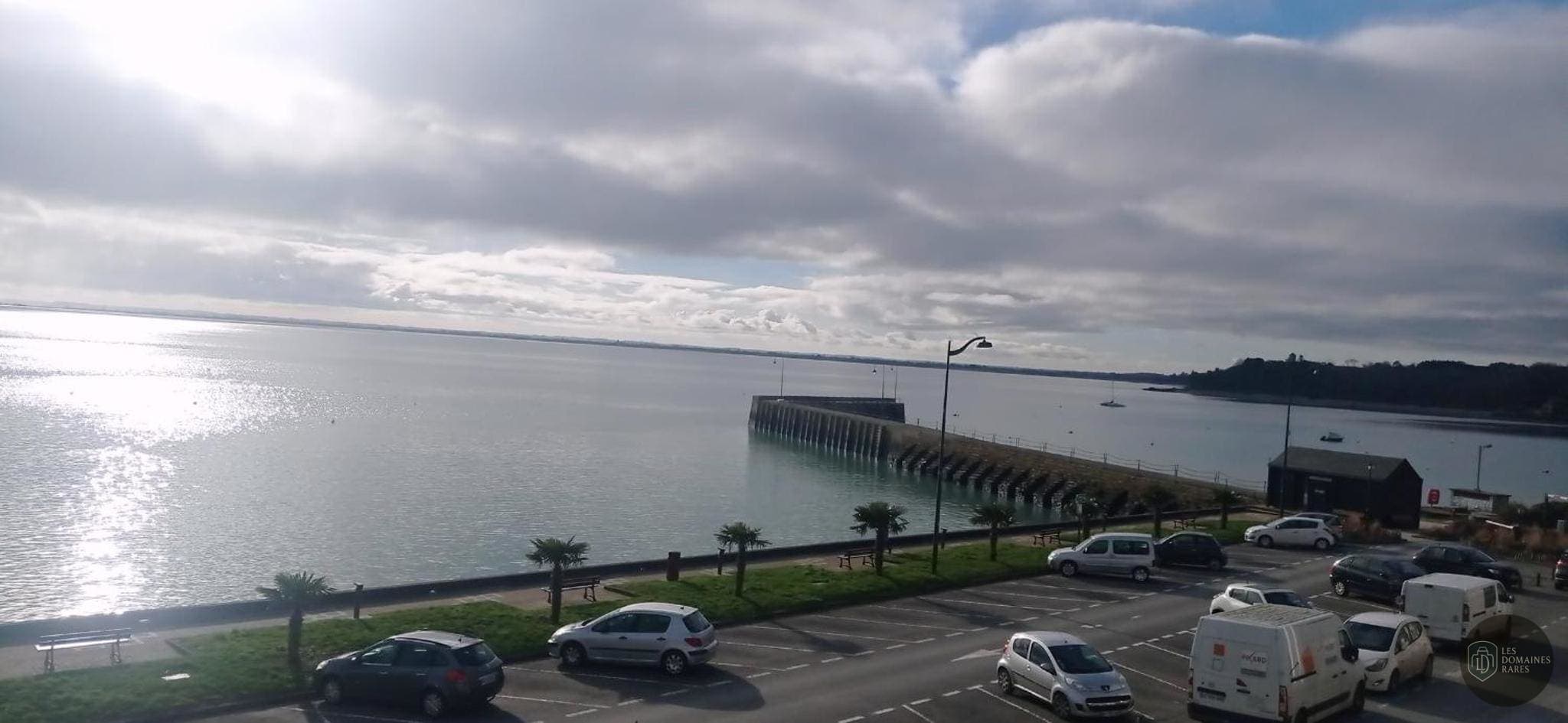 Vue extérieure du lieu Le Querrien à Cancale en Bretagne