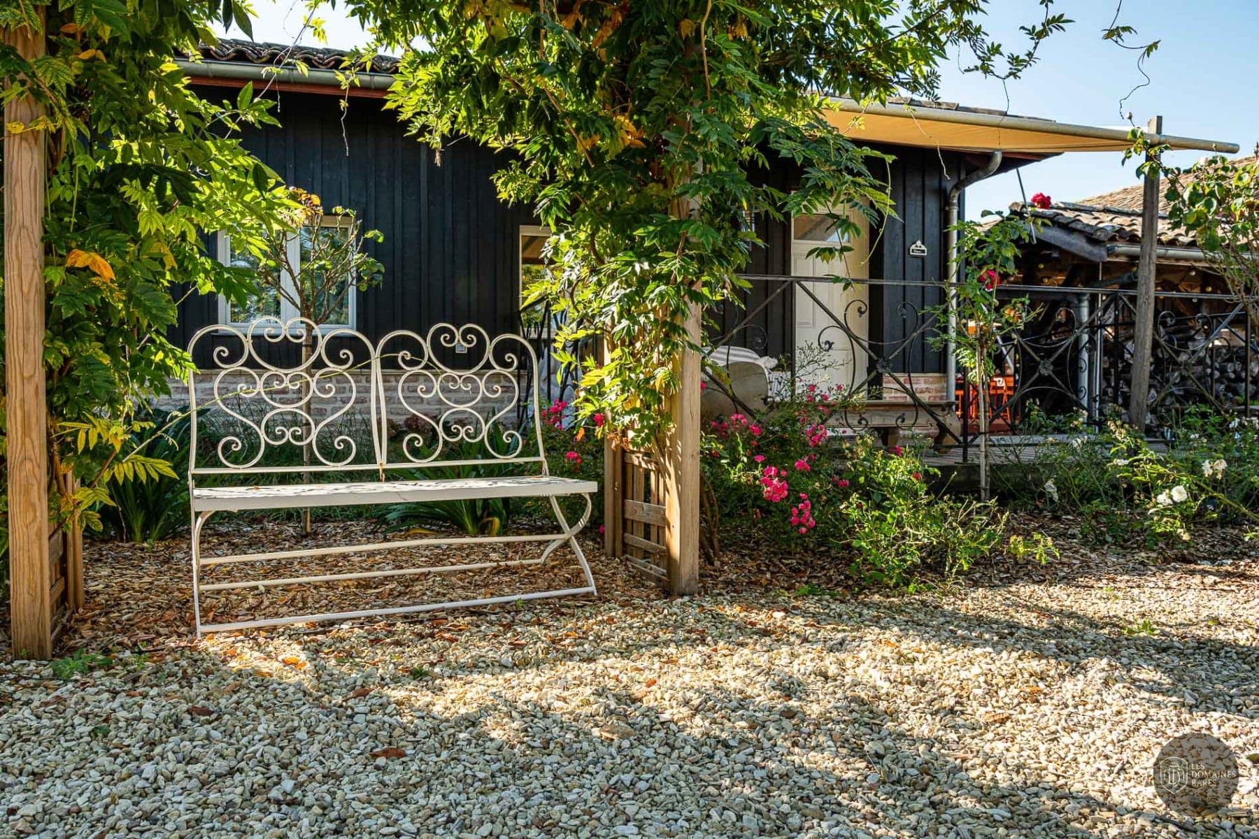 Vue extérieure de l'hôtel Le Résinier à Le en Nouvelle-Aquitaine