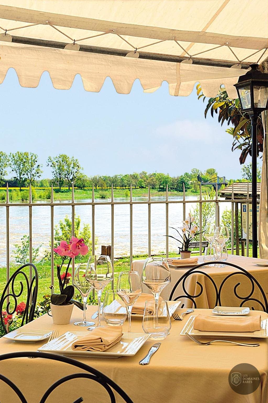 Vue extérieure du relais Le Relais Louis XI en Centre-Val de Loire