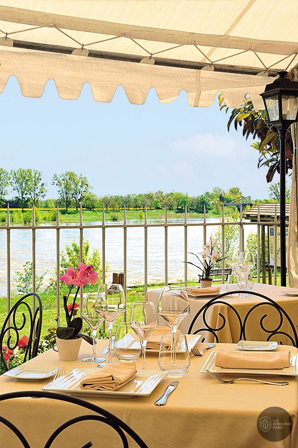 Vue extérieure du relais Le Relais Louis XI en Centre-Val de Loire