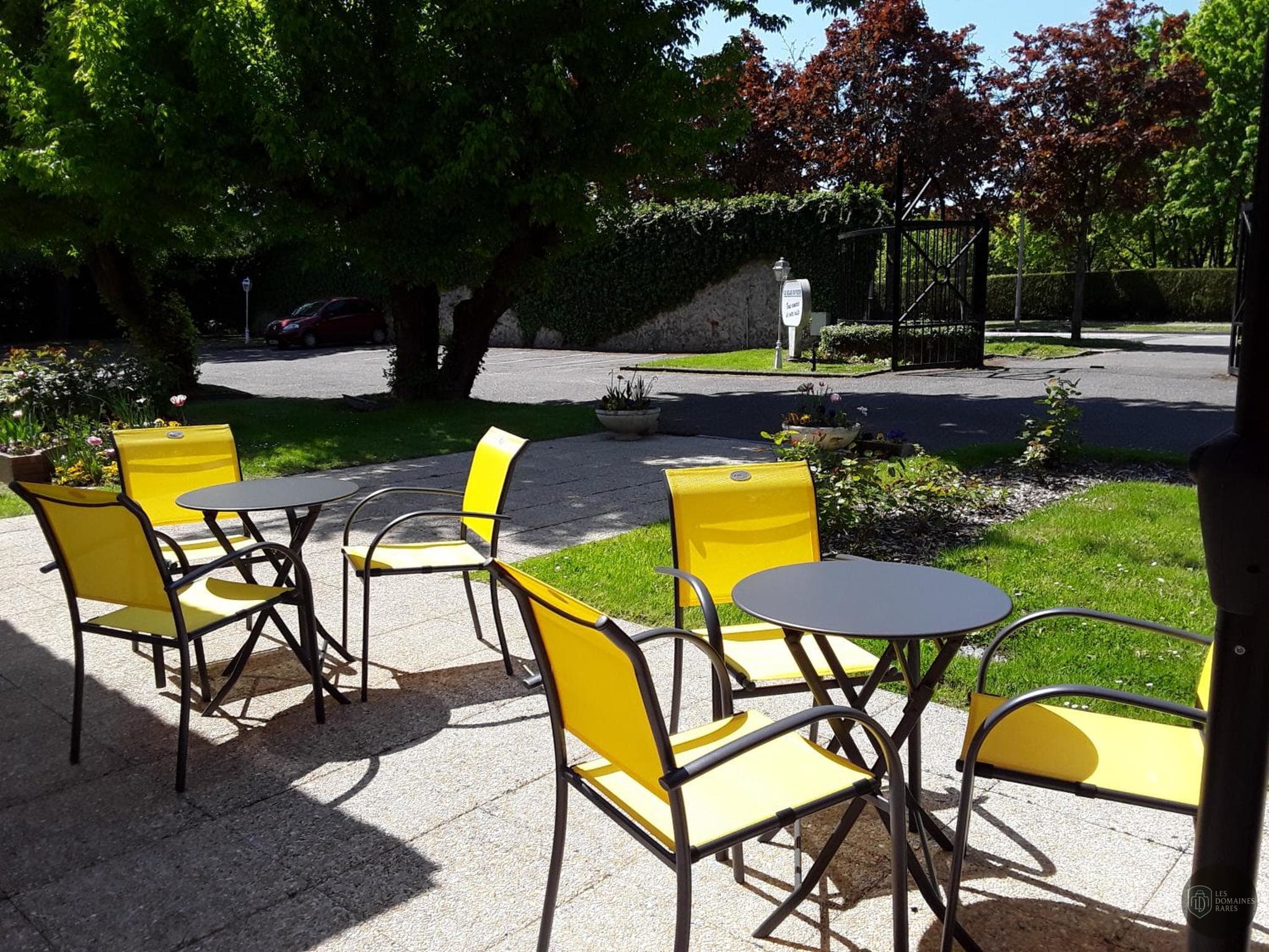 Vue extérieure du relais Le Relais de Voisins en Île-de-France