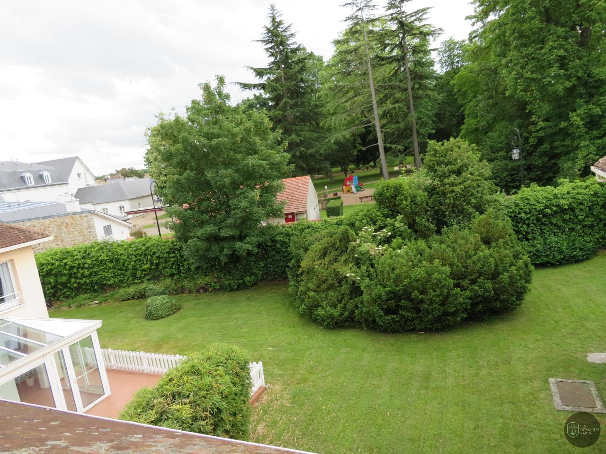 Vue extérieure du relais Le Relais de Voisins en Île-de-France