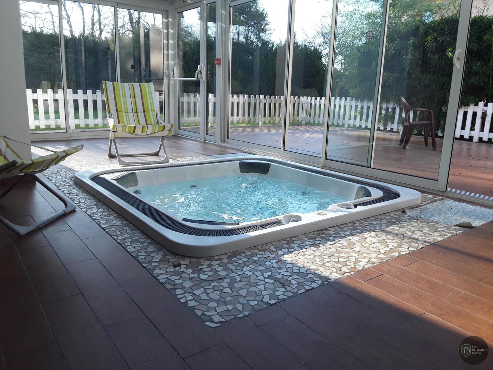 Vue extérieure du relais Le Relais de Voisins en Île-de-France