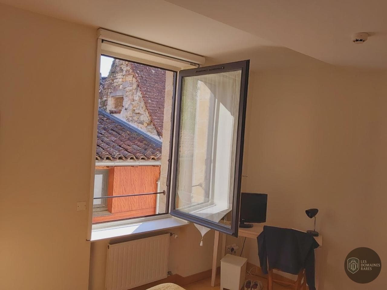 Vue extérieure de l'hôtel Le Relais de la Tour en Occitanie