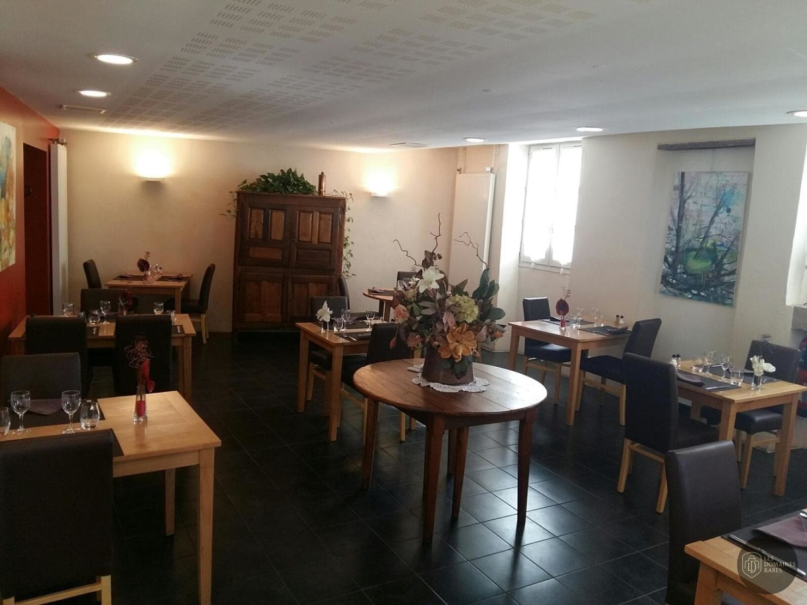 Espace intérieur de l'hôtel Le Relais de la Tour en Occitanie
