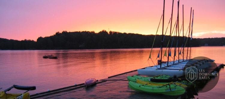Vue extérieure du relais Le Relais des Lacs en Bourgogne-Franche-Comté
