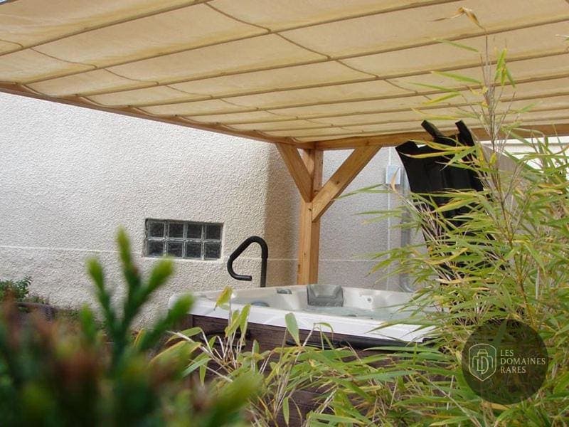 Vue extérieure de l'hôtel Le Relais des Moines à Les en Provence-Alpes-Côte d'Azur
