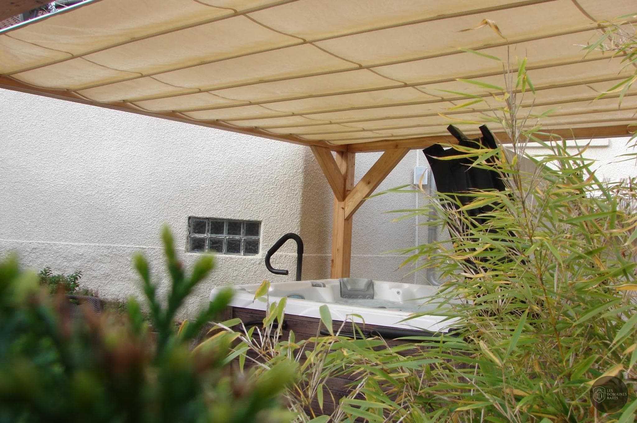Vue extérieure de l'hôtel Le Relais des Moines à Les en Provence-Alpes-Côte d'Azur