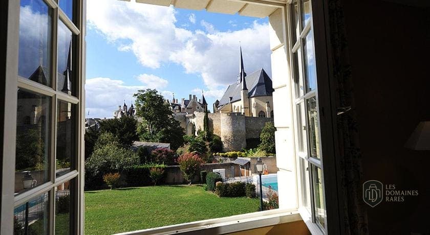 Vue extérieure du relais Le Relais du Bellay en Pays de la Loire