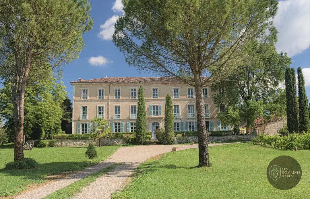 Vue extérieure du lieu Le Relais du Farrou en Occitanie