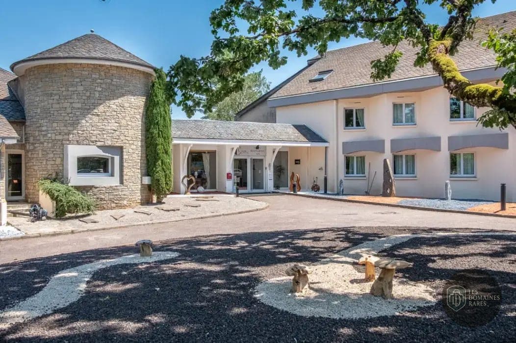 Vue extérieure du lieu Le Relais du Farrou en Occitanie