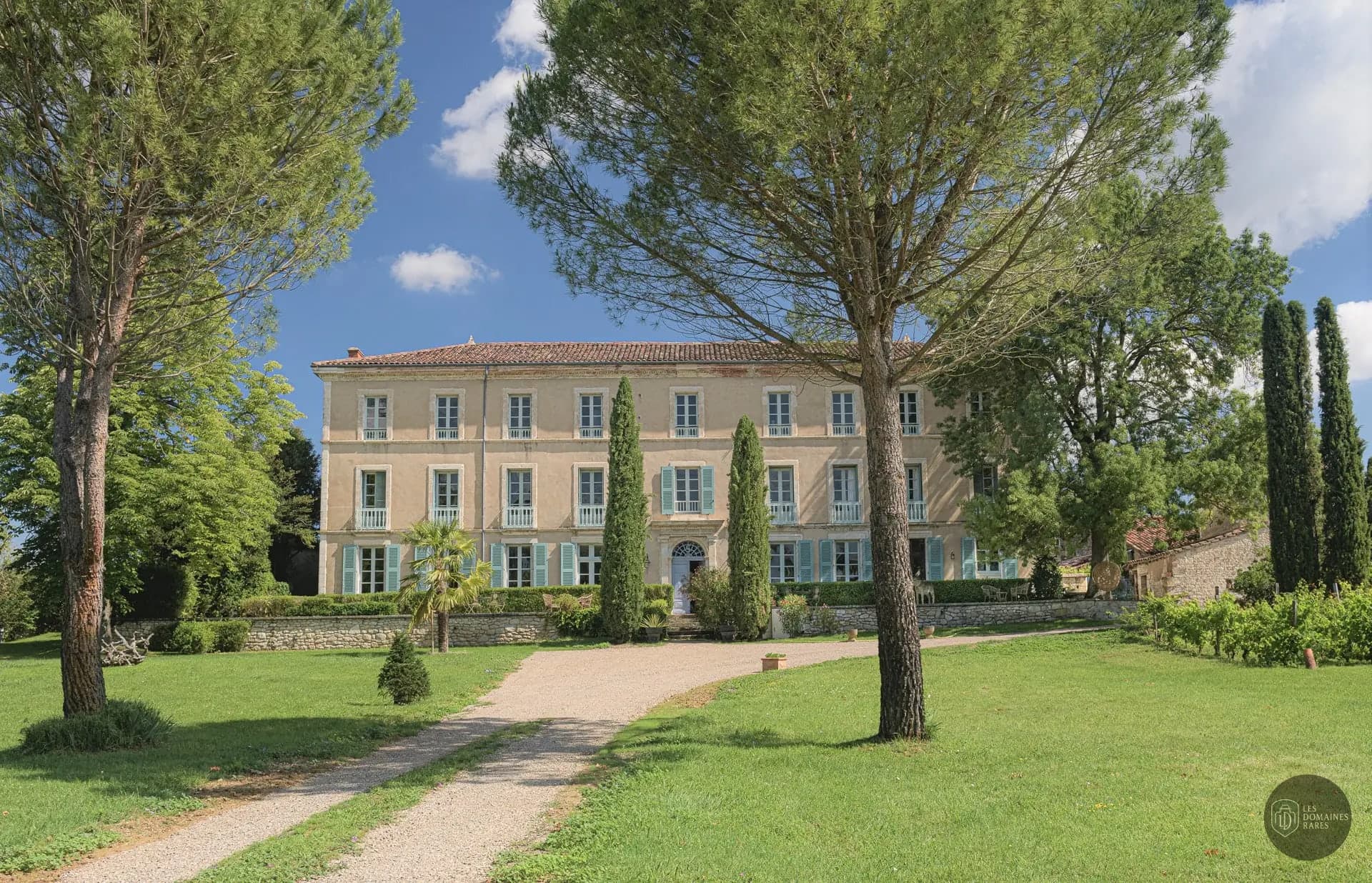 Vue extérieure du lieu Le Relais du Farrou en Occitanie