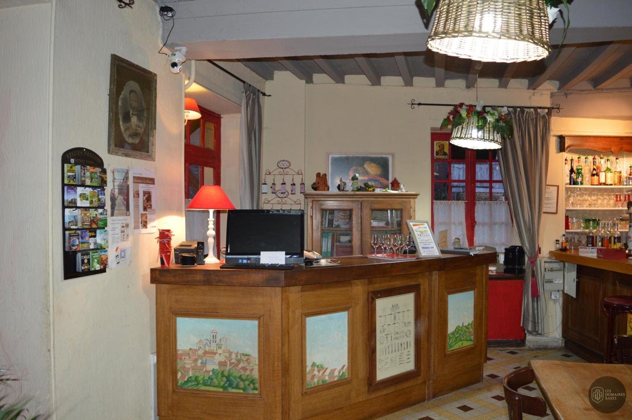 Vue extérieure du relais Le Relais du Morvan à Vézelay en Bourgogne-Franche-Comté