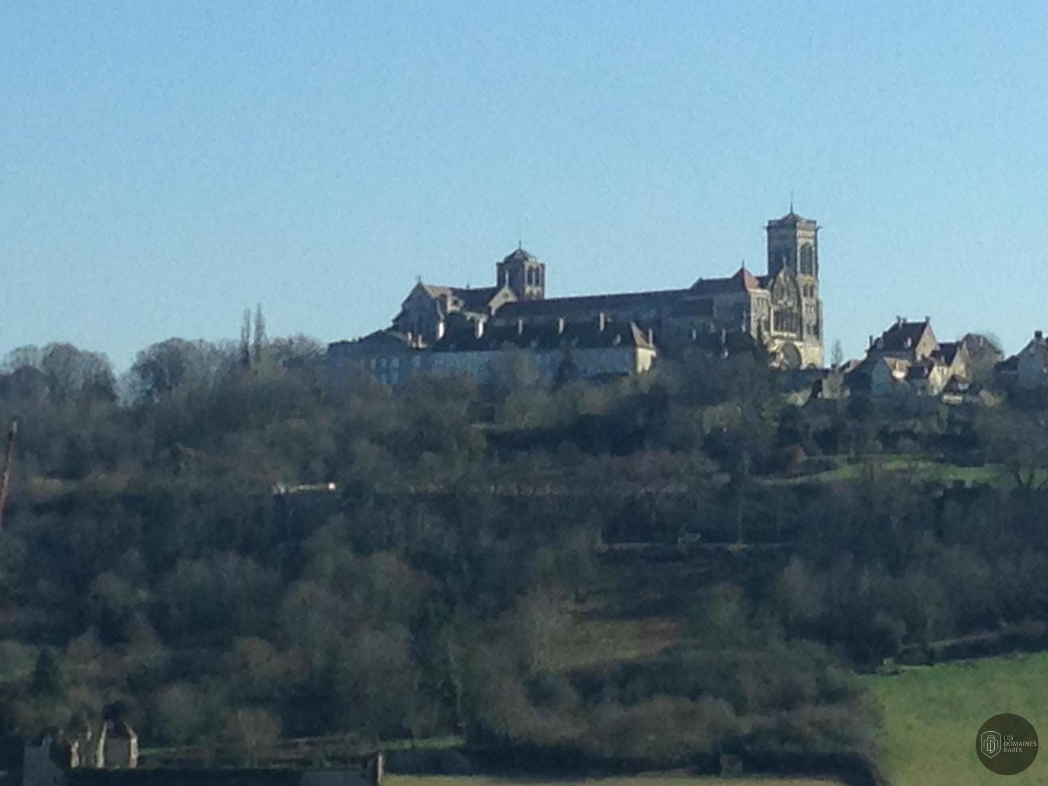 Vue extérieure du relais Le Relais du Morvan à Vézelay en Bourgogne-Franche-Comté