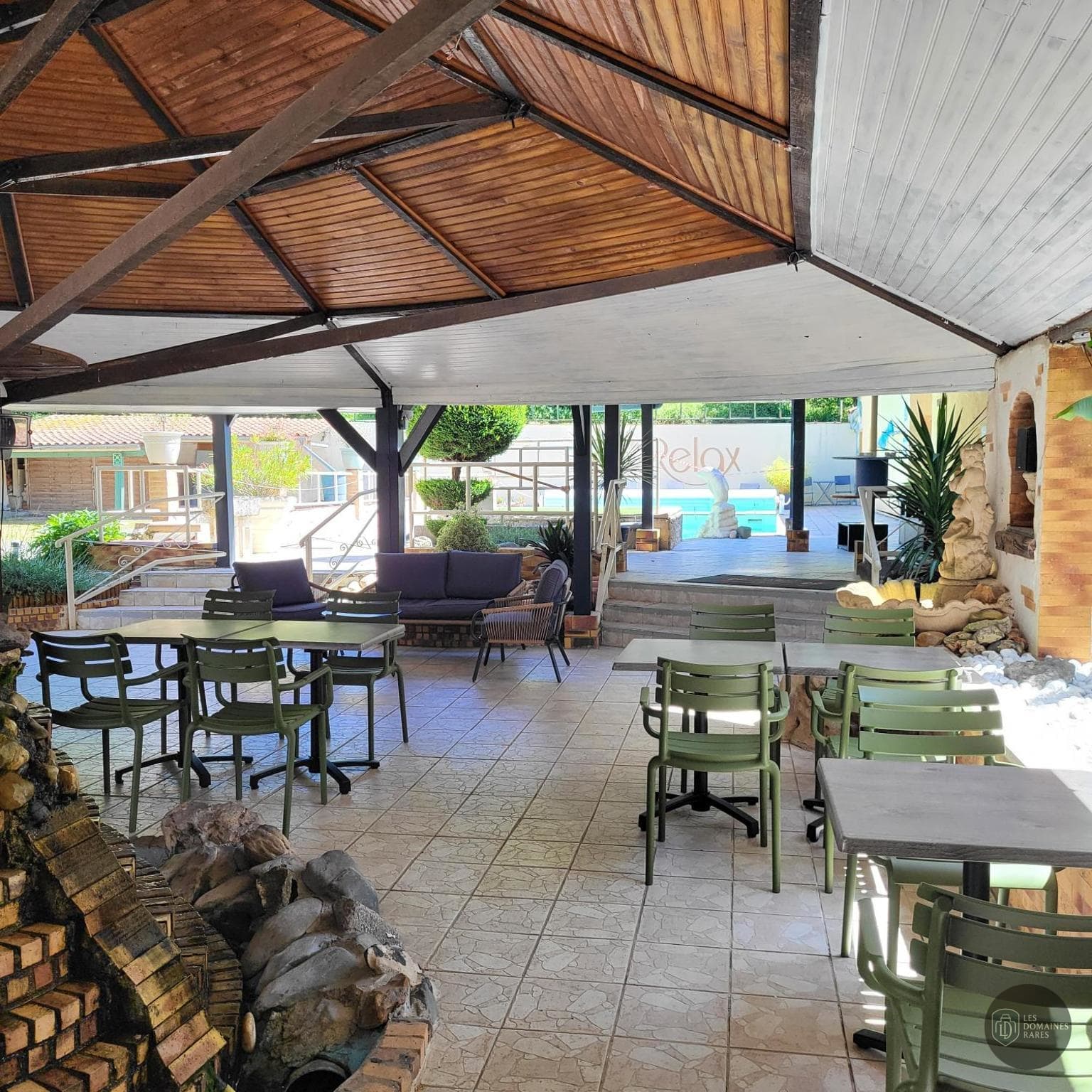 Vue extérieure de l'hôtel Le Relax en Pays de la Loire