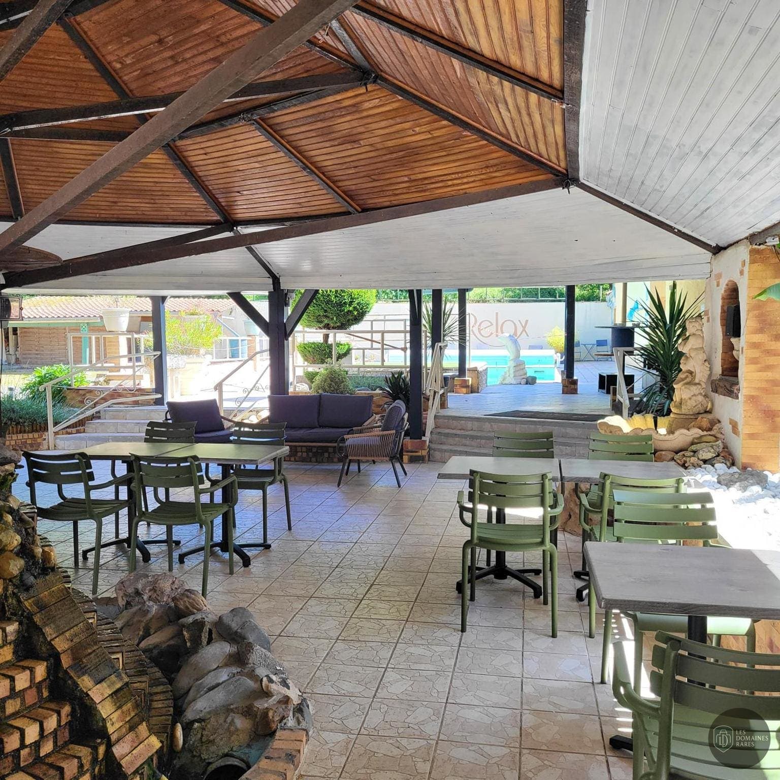 Vue extérieure de l'hôtel Le Relax en Pays de la Loire