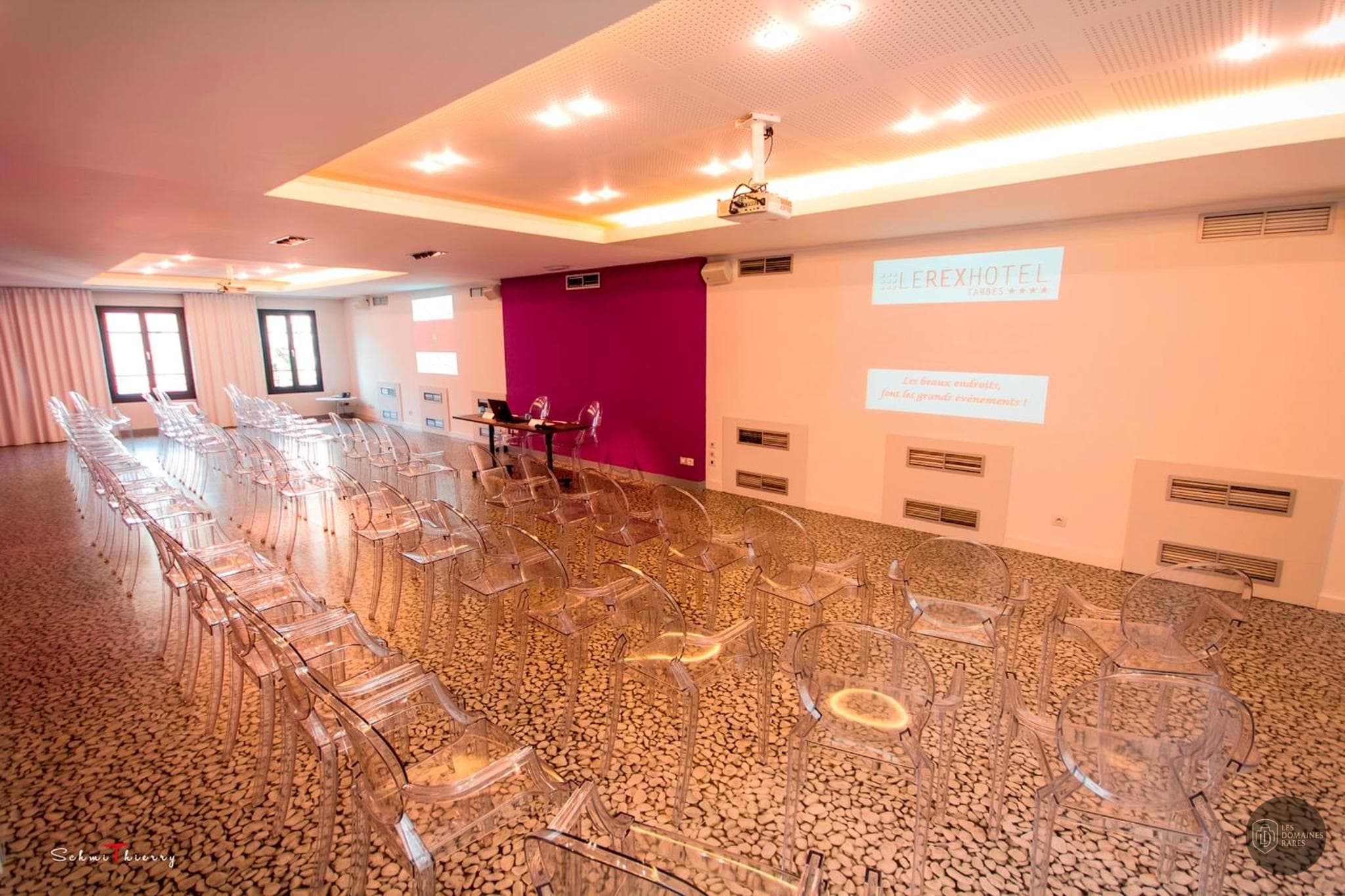 Espace intérieur de l'hôtel Le Rex Hôtel à Tarbes en Occitanie