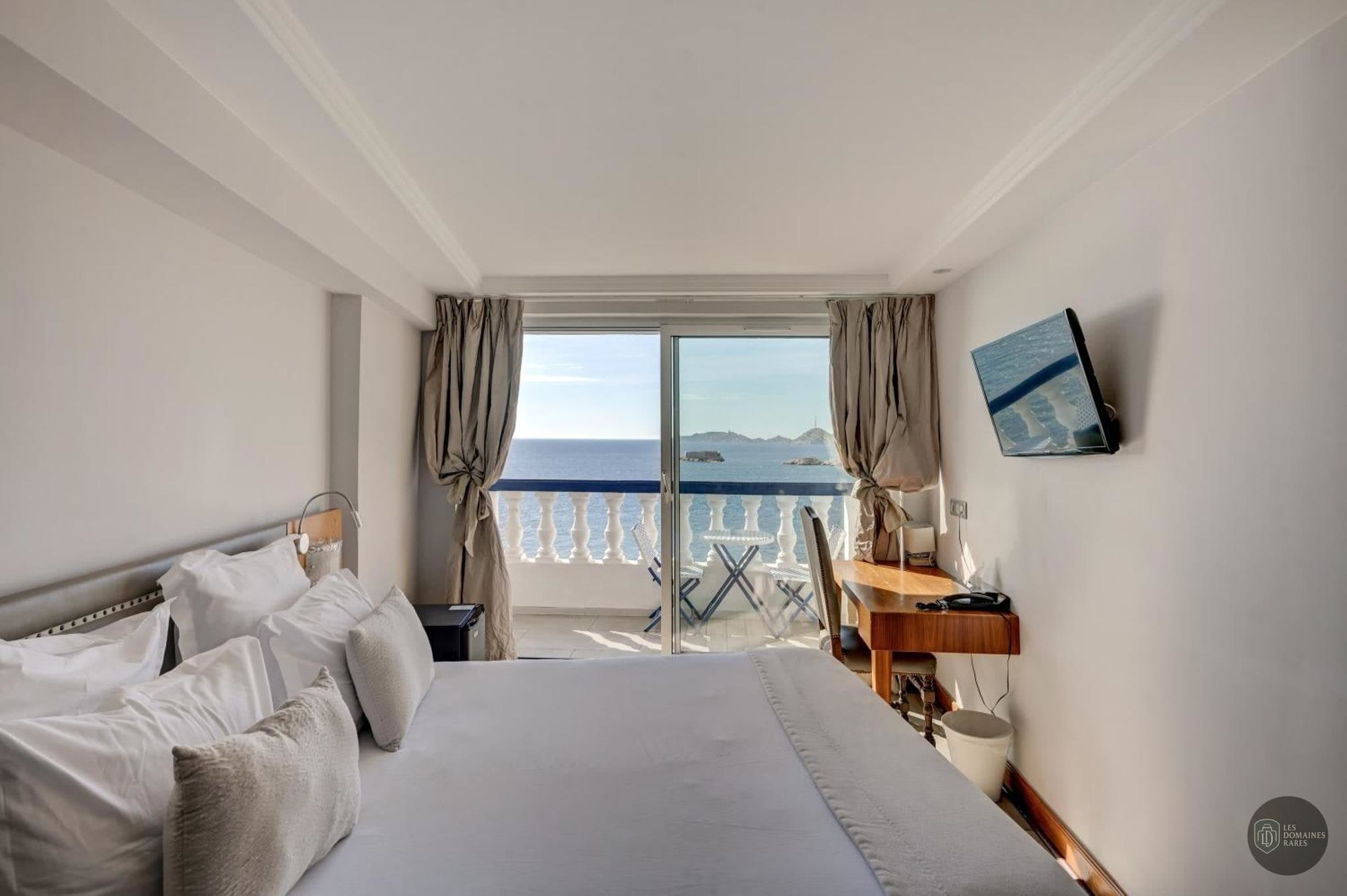 Vue extérieure de l'hôtel Le Rhul à Marseille en Provence-Alpes-Côte d'Azur
