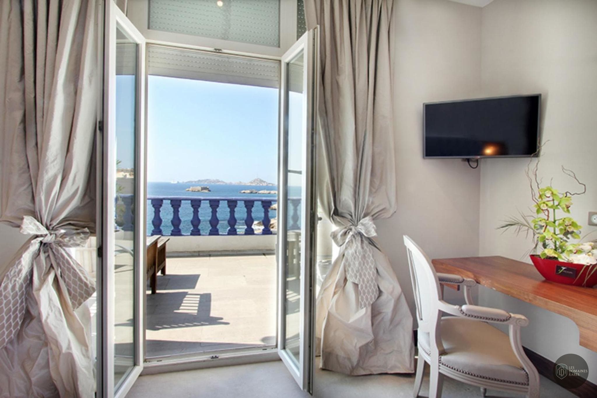 Vue extérieure de l'hôtel Le Rhul à Marseille en Provence-Alpes-Côte d'Azur