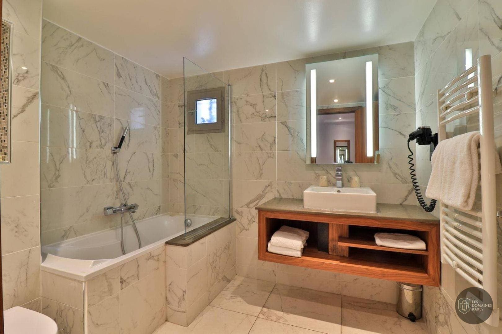 Salle de bain de l'hôtel Le Rhul à Marseille en Provence-Alpes-Côte d'Azur