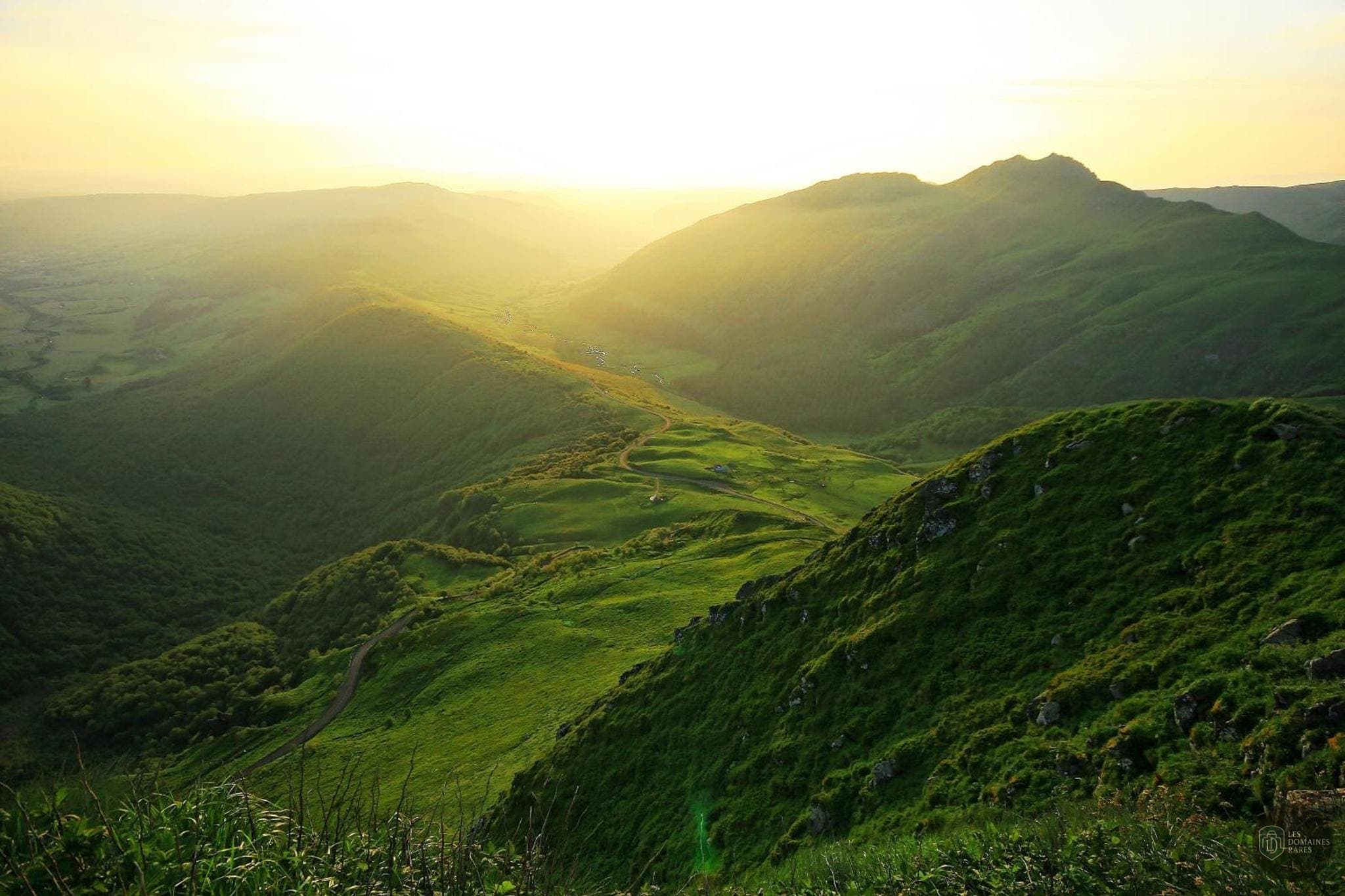 Vue extérieure du lieu Le Rocher du Cerf à Laveissière en Auvergne-Rhône-Alpes