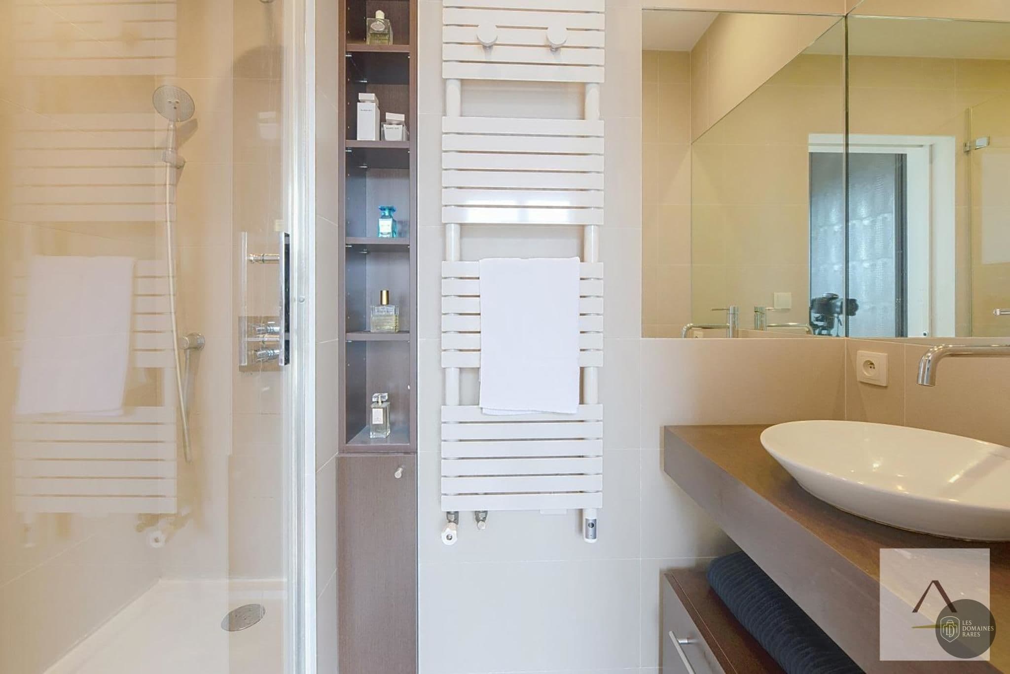 Salle de bain de l'hôtel Le Rooftop du Palais en Île-de-France
