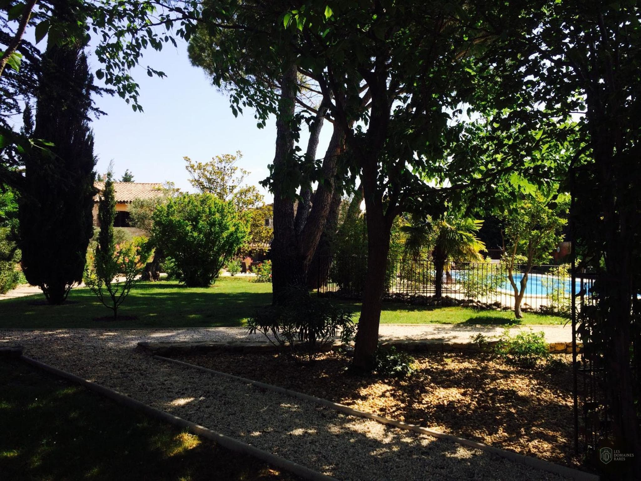 Vue extérieure de l'hôtel Le Roy Soleil à Ménerbes en Provence-Alpes-Côte d'Azur