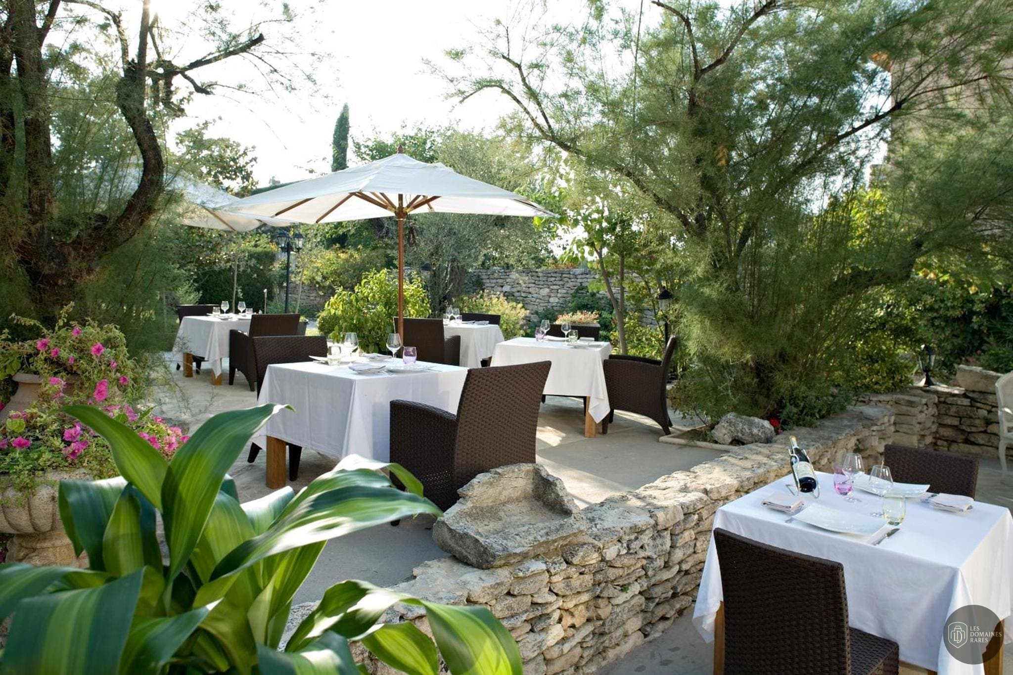 Vue extérieure de l'hôtel Le Roy Soleil à Ménerbes en Provence-Alpes-Côte d'Azur