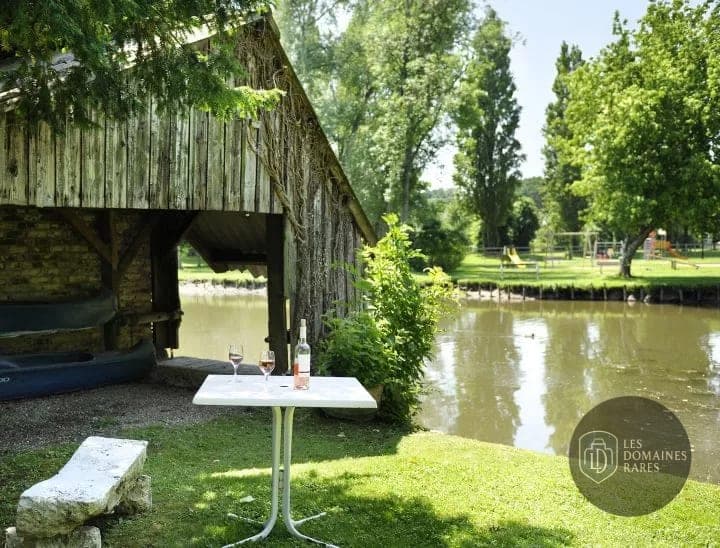 Vue extérieure du lieu Le Saint-Jacques en Centre-Val de Loire