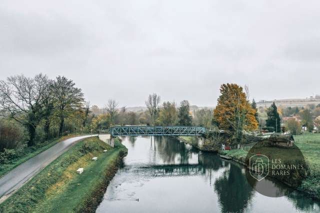 Vue sur le canal et la campagne