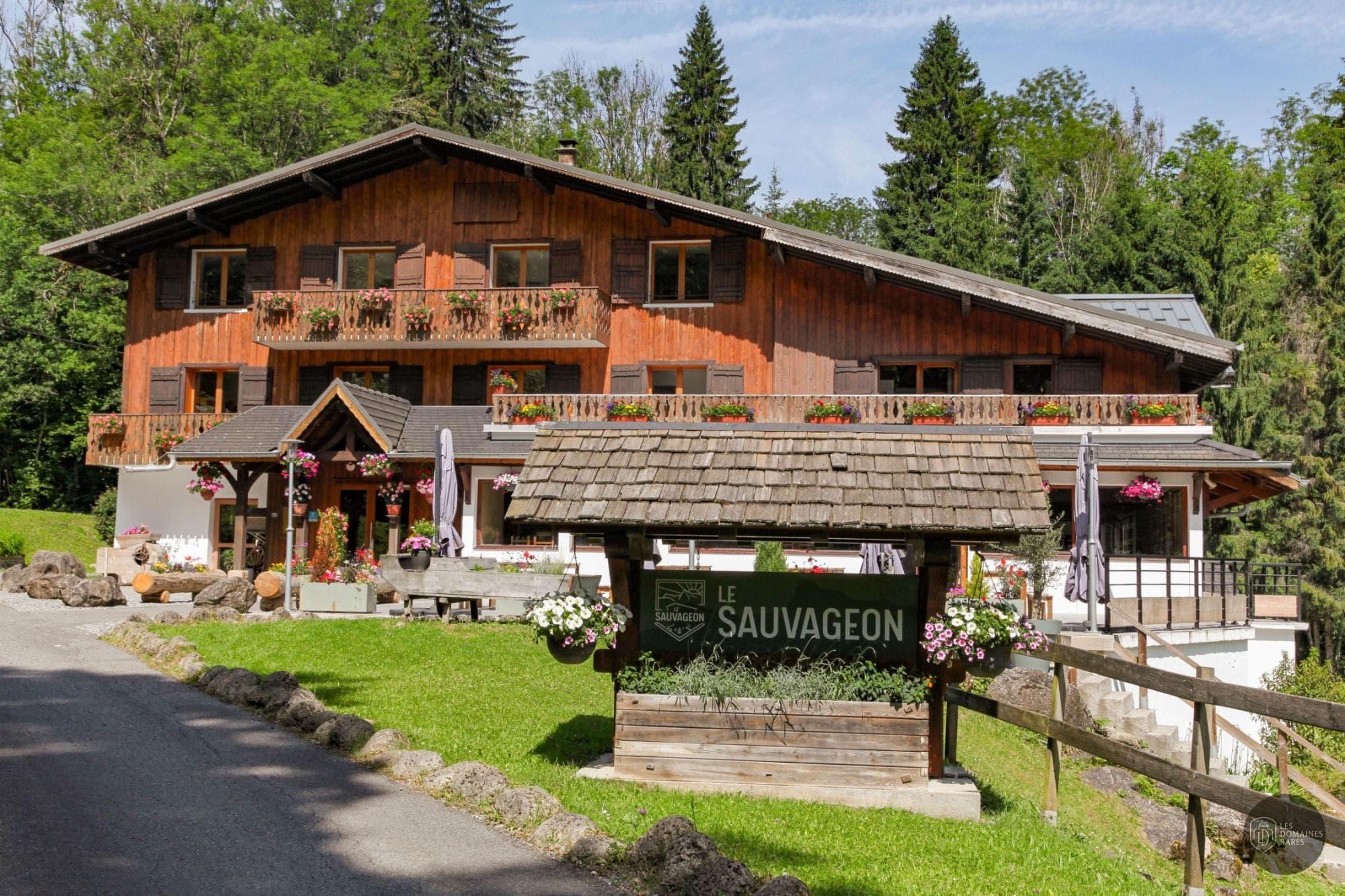 Vue extérieure du domaine Le Sauvageon en Auvergne-Rhône-Alpes